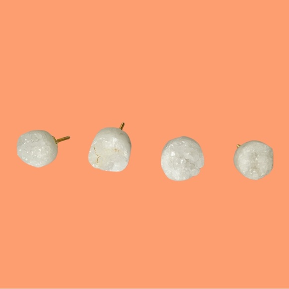 Set of 4 Natural White Crystal Geode Knobs - Picture 4 of 4